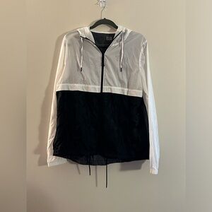 TYR Women’s Windbreaker In Black and White Size Large